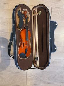 4/4 violin and case and rest