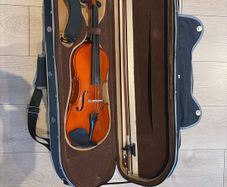 4/4 violin and case and rest