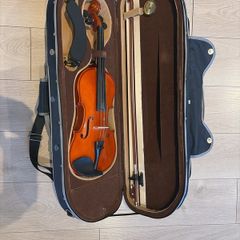 4/4 violin and case and rest