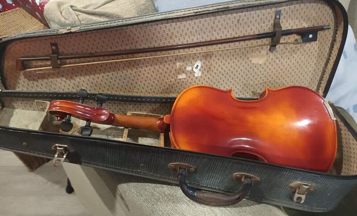 3/4 Violin with Bow & Case