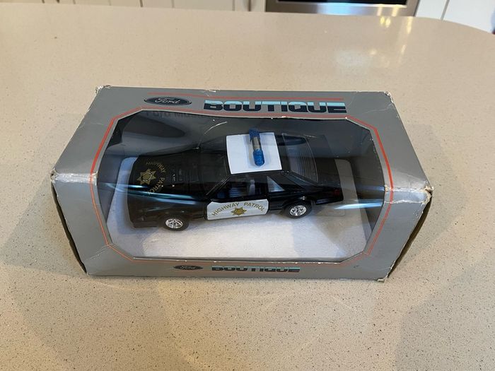 Ford Mustang Police 1/24 Ford Dealer Burago