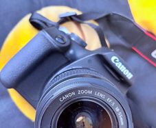 Canon EOS 2000D plus EF-S 18-55mm f/3.5-5.6 IS II SLR Camera Kit 24.1 MP CMOS 6000 x 4000 pixels Black - Digital Camera