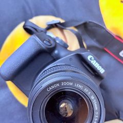 Canon EOS 2000D plus EF-S 18-55mm f/3.5-5.6 IS II SLR Camera Kit 24.1 MP CMOS 6000 x 4000 pixels Black - Digital Camera