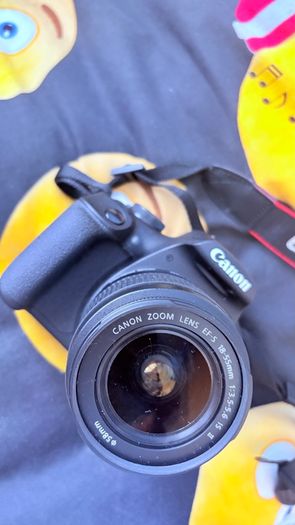 Canon EOS 2000D plus EF-S 18-55mm f/3.5-5.6 IS II SLR Camera Kit 24.1 MP CMOS 6000 x 4000 pixels Black - Digital Camera
