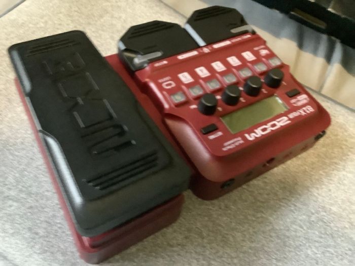 Zoom B1X FOUR bass multi-effects processor