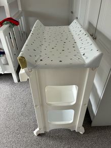 Baby changing table