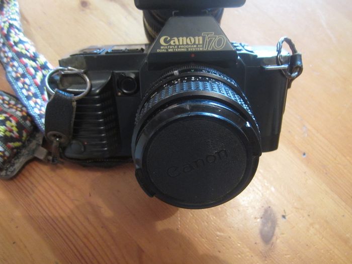CANON  T70 plus accessories