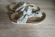 Girls sandals size 32