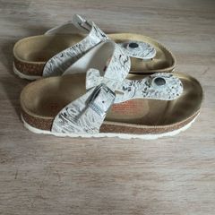 Girls sandals size 32