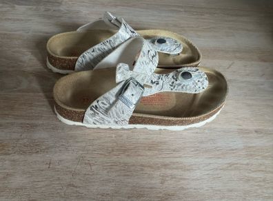 Girls sandals size 32