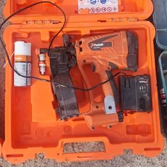 Paslode PPN35Ci positive placement/joist hanger nail gun