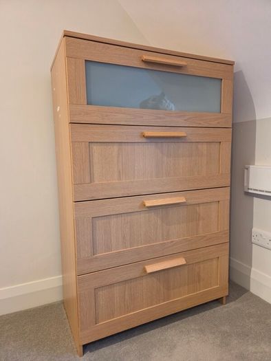 chest of drawers