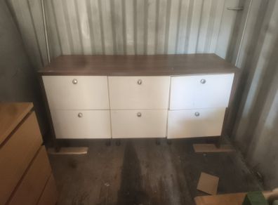 Chest of drawers