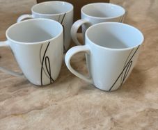 4 Porcelain Mugs