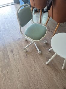 kids desk chair. free
