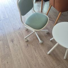 kids desk chair. free