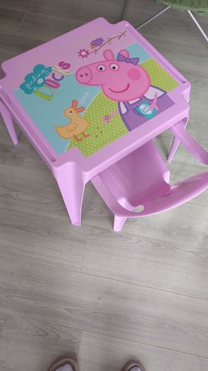 Peppa Pig table and chair