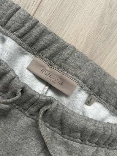 Essentials fear of god grey pants