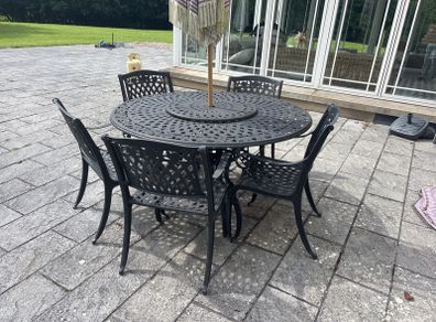 cast iron heavy garden table and 4 chairs