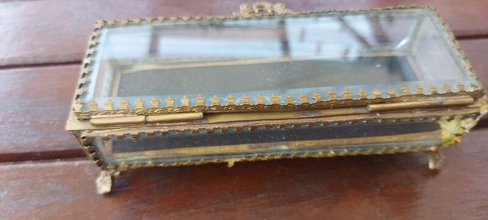french antique ring /jewellery box ,,see pictures for condition, used , fair condition,few marks etc sold as is,