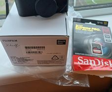 Fujifilm X Half - Black | with SD Card