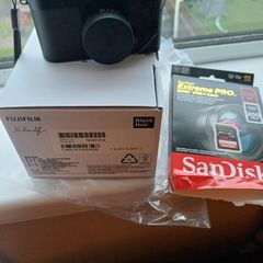 Fujifilm X Half - Black | with SD Card