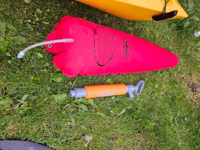2x Single Kayaks (Sit-on + Sit-in) + 2 Paddles, Spraydeck, Buoyancy Bags, Pump & Universal 2-Kayak Roof Rack