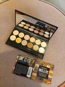 Seventeen eye palette