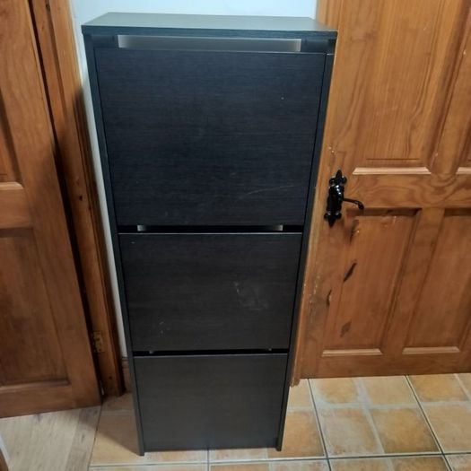 Shoe cabinet
