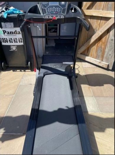 T3000 Large LED display Foldable Motorised Treadmill (with Bluetooth app) with 15 auto incline level Selling a T3000 Foldable