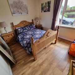 Bed & 2 lockers