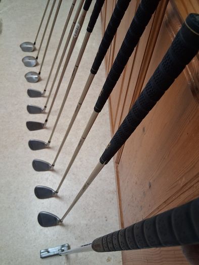 Ladies Golf Clubs. Set Of Right Handed Ladies Flex Graphite Golf Clubs In Excellent Condition. Collect In Dublin Or Receive Via Post.