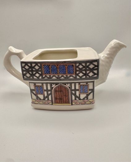 Sadler English Country Houses Tudor House Teapot