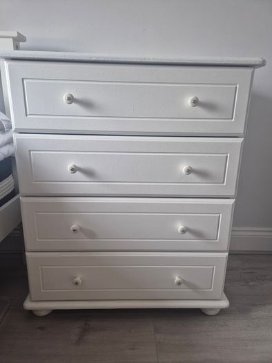Chest of drawers