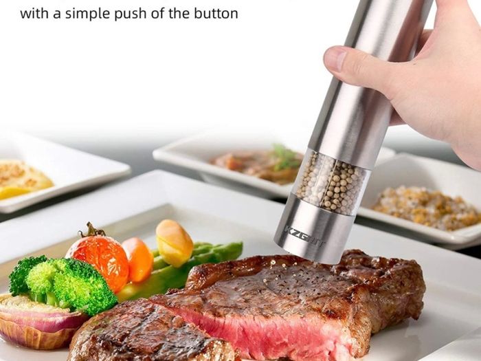 Electric Salt and Pepper Mill Set, Battery Operated, Ceramic Grinding Blade, Automatic Stainless Steel Grinders Shakers with LED Light and Adjustable Coarseness (FREE POSTAGE)