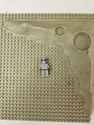 Rare Lego moon baseplate with alien minifig