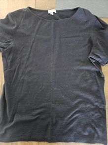 men COS scoop neck dark navy top