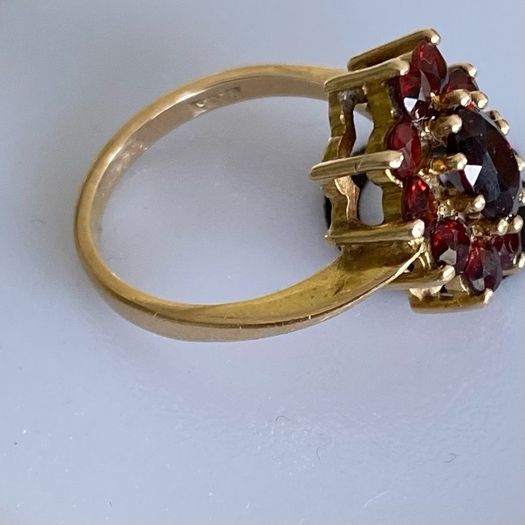 Vintage 1980s Garnet Cluster Flower Gold Ring