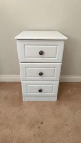 White 3-drawer chest / bedside