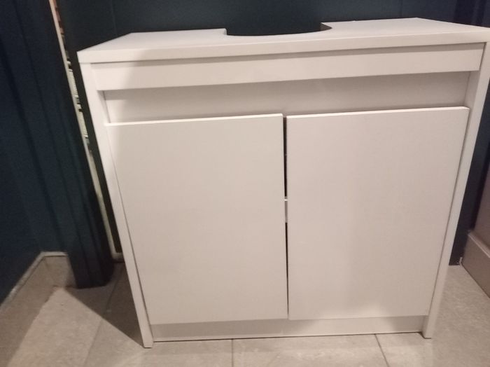 Under sink cabinet