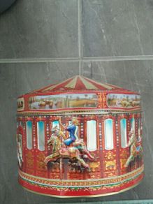 Churchills carousel english toffee tin