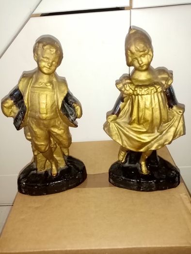 Chalk statues