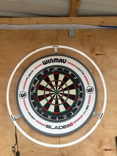 Winmau dartboard lighting and surround + harrows quadro board