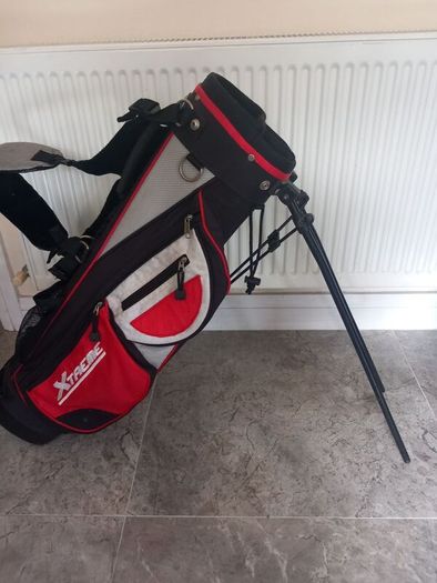 Kids golf bag with stand.