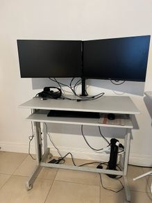 Adjustable work table