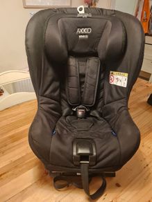 Axkid Minikid rear-facing car seat