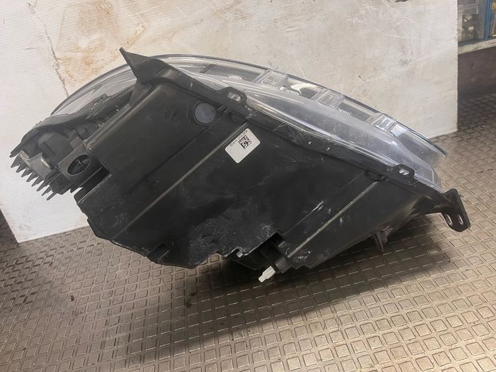 headlight Volvo xc40 32133576