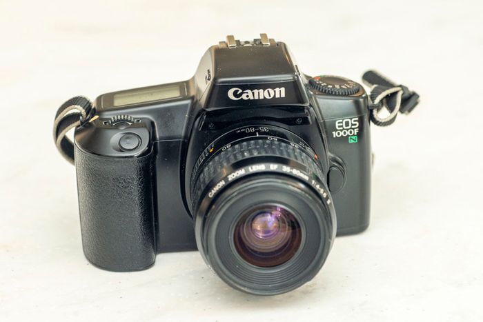 Canon EOS 1000n Film SRL camera