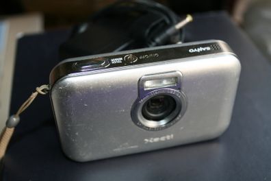 Sanyo Xacti E6 Digital Camera Vpc-e6 Tested
