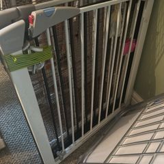 white stairgate